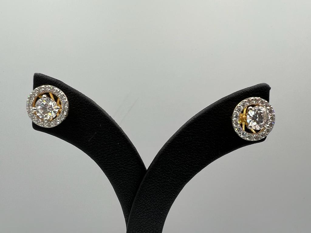 Halo Set Diamond Earrings - Yellow gold